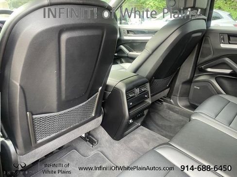 Used 2024 Porsche Cayenne AWD/4WD image 8