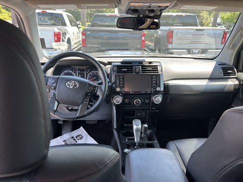 Used 2022 Toyota 4Runner TRD Off-Road Premium w/ Moonroof Package AWD/4WD image 31