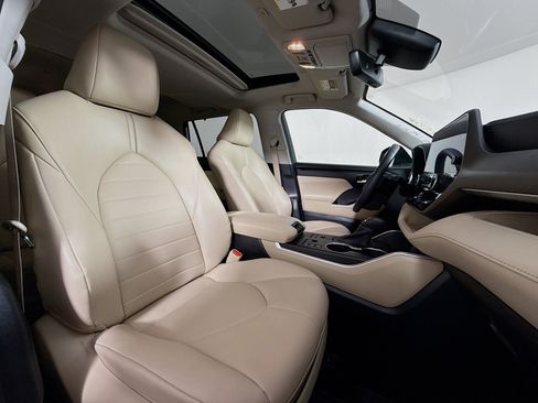 Used 2023 Toyota Highlander XLE AWD/4WD image 28