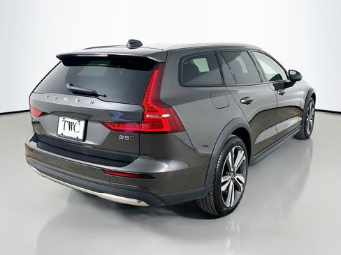 Used 2025 Volvo V60 B5 Cross Country Plus AWD/4WD image 5
