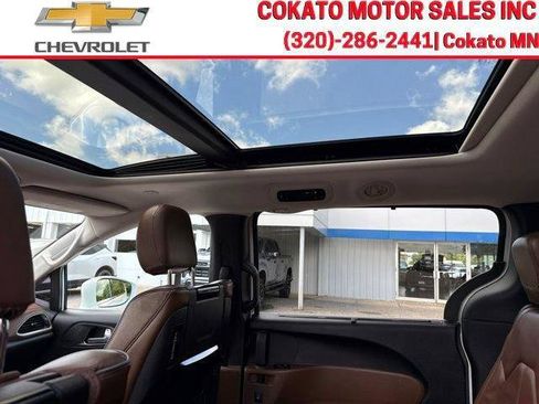 Used 2017 Chrysler Pacifica Limited w/ UConnect Theater Package FWD image 18
