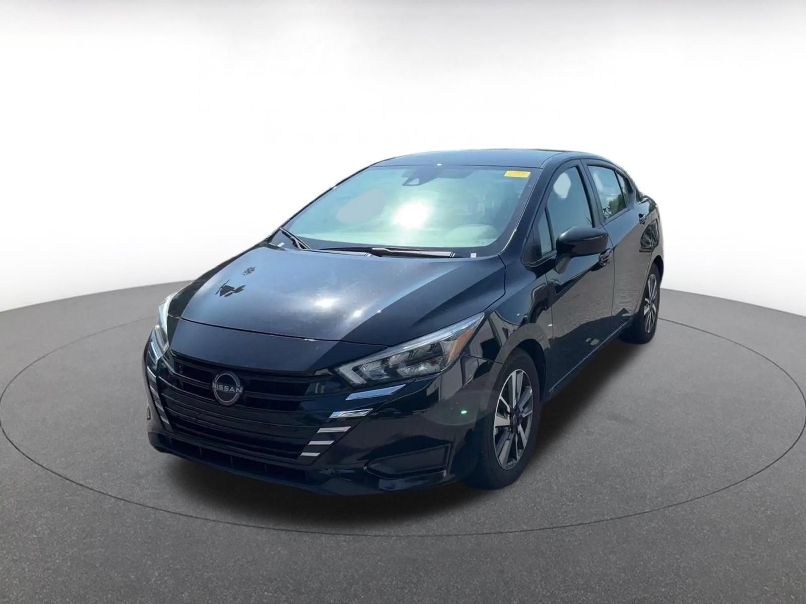 Used 2025 Nissan Versa SV FWD image 4