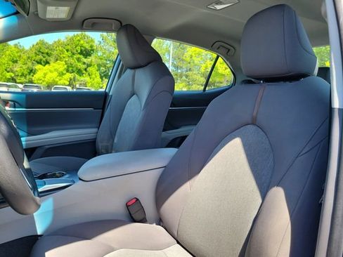 Used 2018 Toyota Camry LE FWD image 12