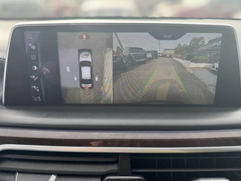 Used 2017 BMW 750i RWD image 17