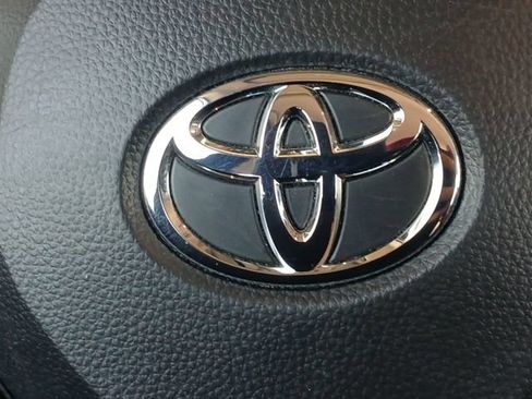 Used 2024 Toyota Corolla LE FWD image 5