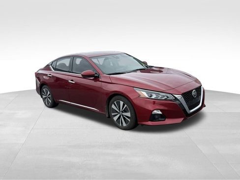 Used 2023 Nissan Sentra SV image 1