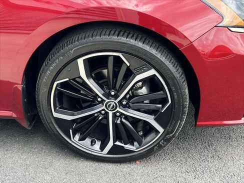 Used 2023 Nissan Altima 2.5 SR w/ SR Premium Package FWD image 9
