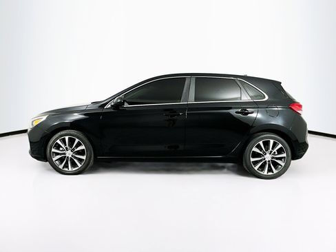 Used 2019 Hyundai Elantra GT image 4