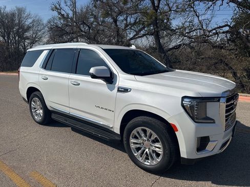 Used 2022 GMC Yukon SLT w/ SLT Luxury Package image 3