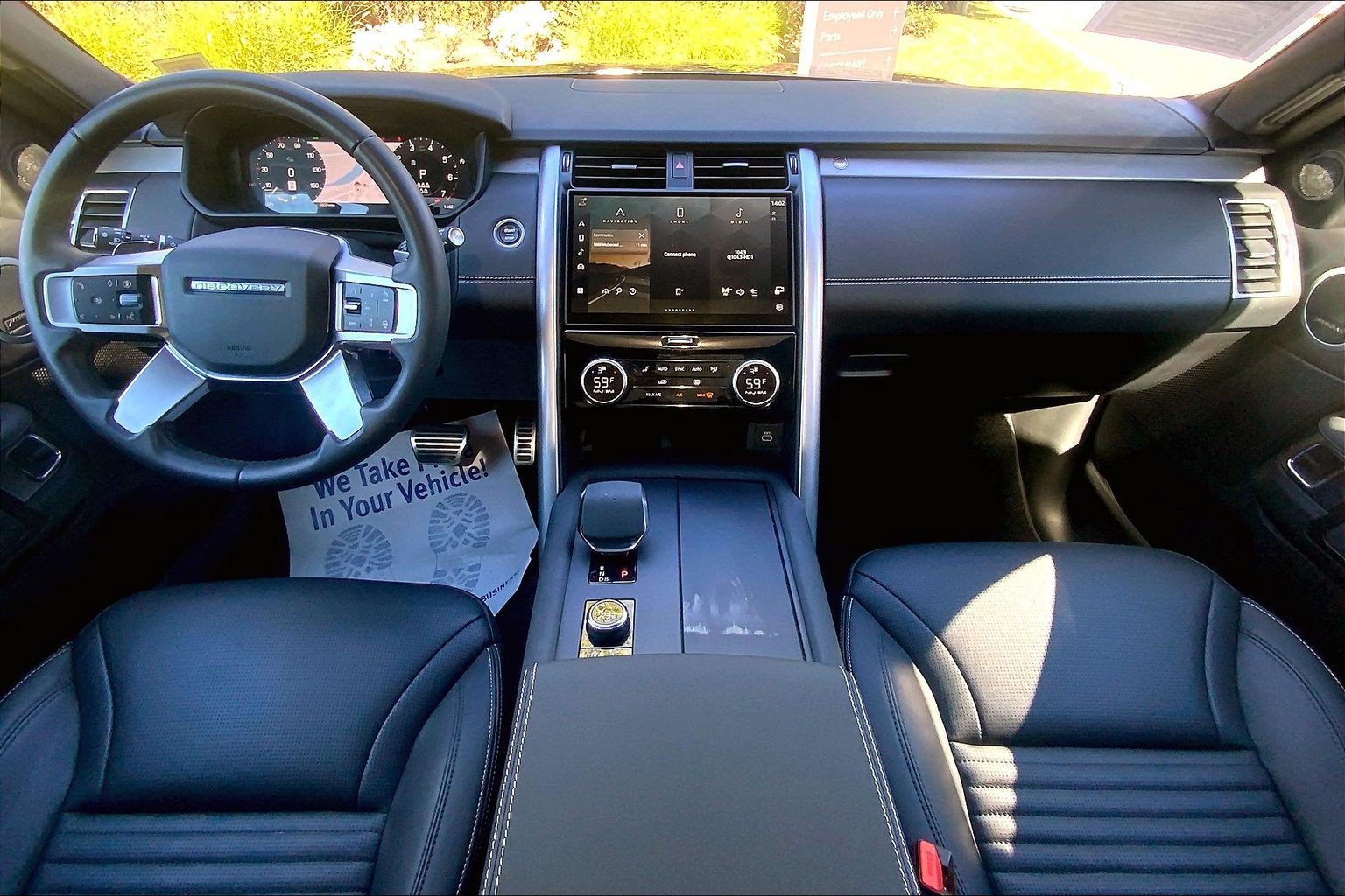 Certified 2025 Land Rover Discovery Dynamic SE AWD/4WD image 15