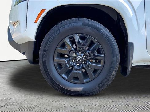 Used 2022 Nissan Frontier SV RWD image 21