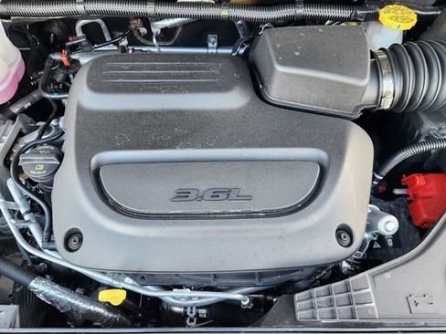 Certified 2026 Chrysler Pacifica Limited FWD image 32