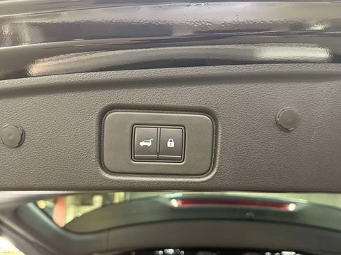 Used 2022 Nissan Pathfinder Platinum w/ Cargo Package AWD/4WD image 21