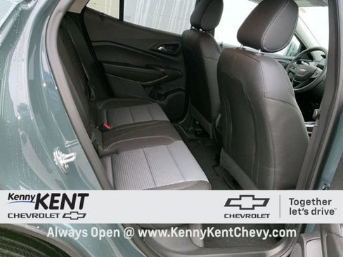 Used 2025 Chevrolet Trax LT image 9