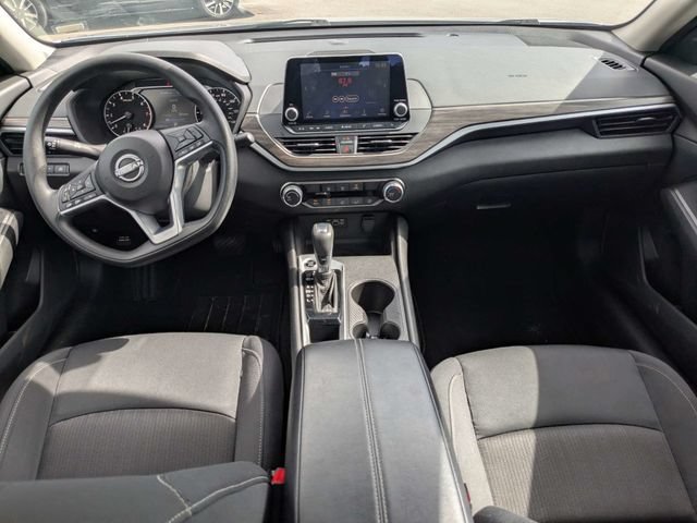 Used 2025 Nissan Altima 2.5 SV FWD image 15
