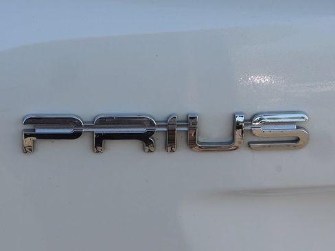 Certified 2018 Toyota Prius Four w/ Advanced Technology Package FWD image 9
