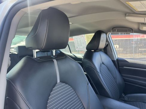 Used 2021 Toyota Camry SE FWD image 29