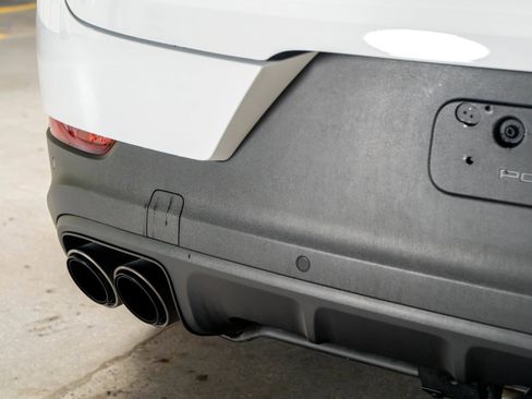 Certified 2025 Porsche Cayenne S AWD/4WD image 17