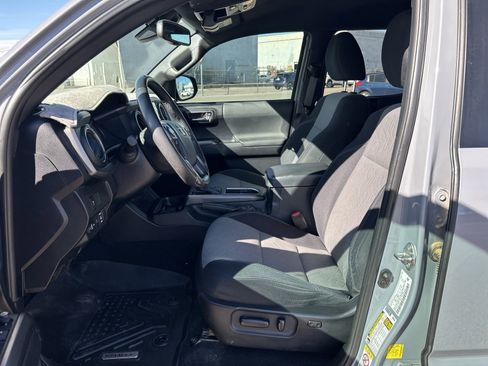 Used 2020 Toyota Tacoma TRD Off-Road image 14