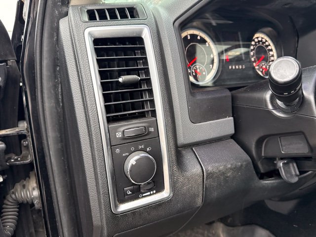 Used 2014 RAM 1500 Classic SLT AWD/4WD image 9