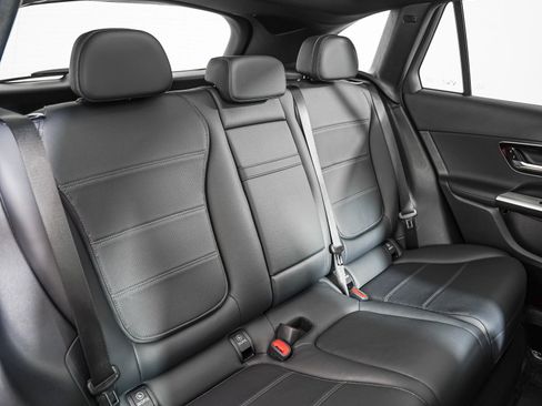 Certified 2025 Mercedes-Benz GLC 300 image 10