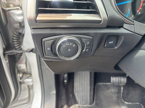Used 2017 Ford Fusion SE FWD image 17
