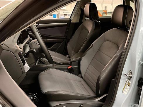 Used 2025 Volkswagen Jetta SE w/ Black Wheel Package image 27