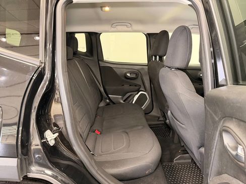 Used 2018 Jeep Renegade Latitude w/ Cold Weather Group AWD/4WD image 9