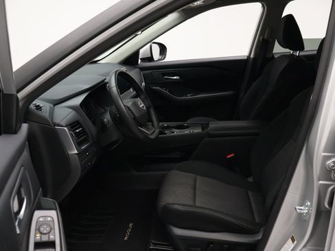 Used 2025 Nissan Rogue SV FWD image 14