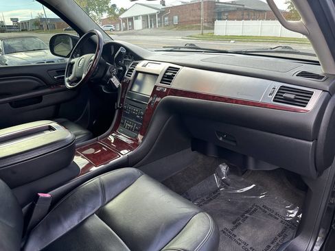 Used 2013 Cadillac Escalade Luxury image 17