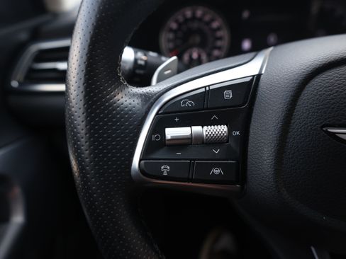 Used 2025 Genesis G70 2.5T RWD image 18