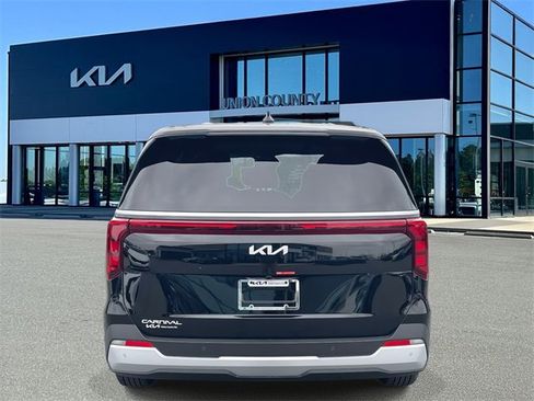 New 2026 Kia Carnival LXS image 10