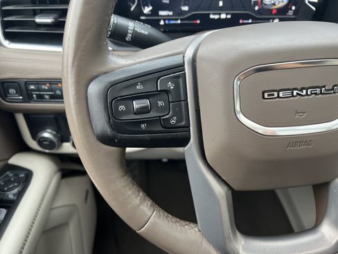 Used 2023 GMC Yukon Denali RWD image 16