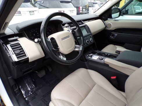 Used 2020 Land Rover Discovery SE AWD/4WD image 25
