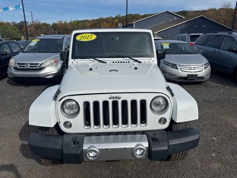 Used 2017 Jeep Wrangler Unlimited Sahara w/ Connectivity Group image 4