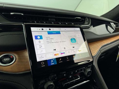 New 2025 Jeep Grand Cherokee Summit image 32