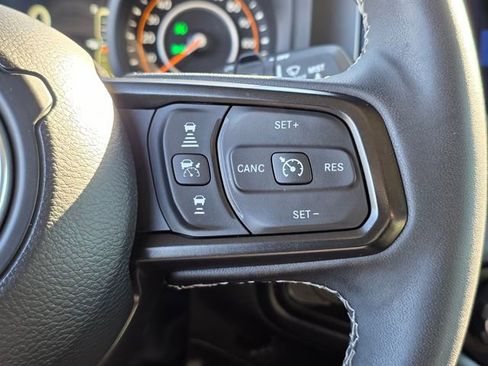 Used 2025 Jeep Wrangler Rubicon w/ Convenience Group image 28