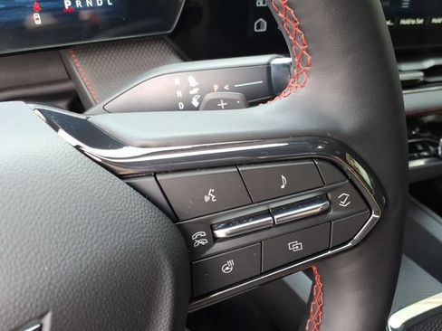Used 2025 Chevrolet Equinox RS w/ Safety and Technology Package AWD/4WD image 8