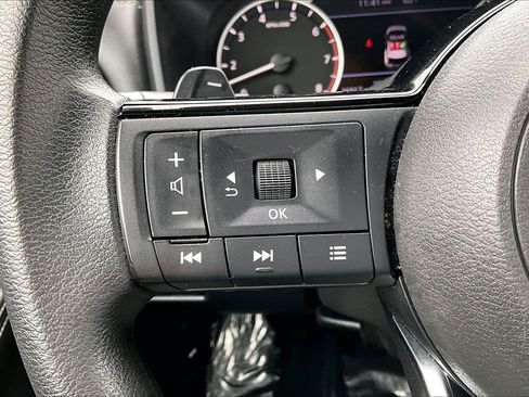 Used 2023 Nissan Rogue SV AWD/4WD image 17