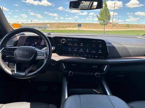 Certified 2025 Chevrolet Suburban Z71 AWD/4WD image 12