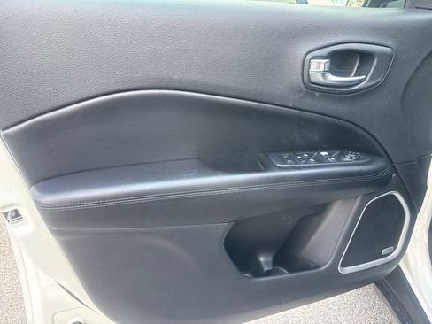 Used 2021 Jeep Compass Latitude w/ Sun and Sound Group FWD image 9