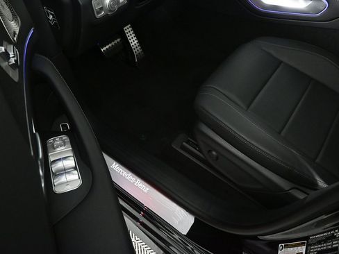 Used 2025 Mercedes-Benz GLS 450 4MATIC image 7