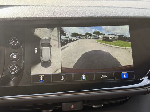 Used 2022 Buick Envision Avenir w/ Technology Package II FWD image 21