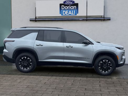 Used 2025 Chevrolet Traverse Z71 w/ Driver Confidence Package image 2