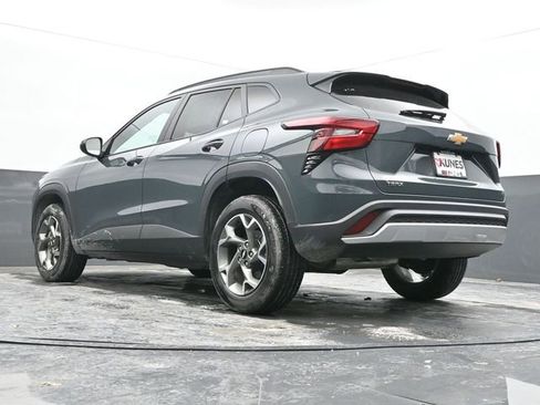 Used 2025 Chevrolet Trax LT image 46