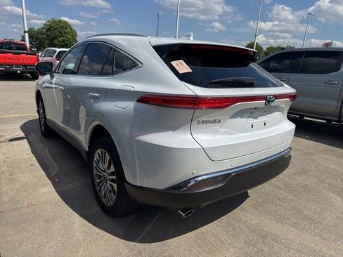Used 2023 Toyota Venza XLE AWD/4WD image 6