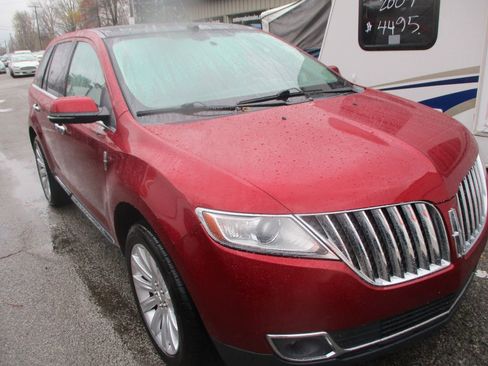 Used 2013 Lincoln MKX AWD image 2