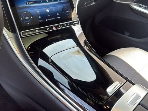 Certified 2025 Mercedes-Benz GLC 300 4MATIC image 31