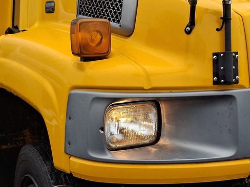 Used 2005 Chevrolet Kodiak C5500 2WD Regular Cab image 9