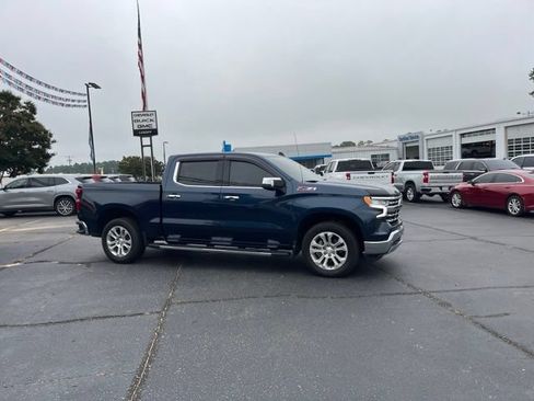 Used 2022 Chevrolet Silverado 1500 LTZ AWD/4WD image 2